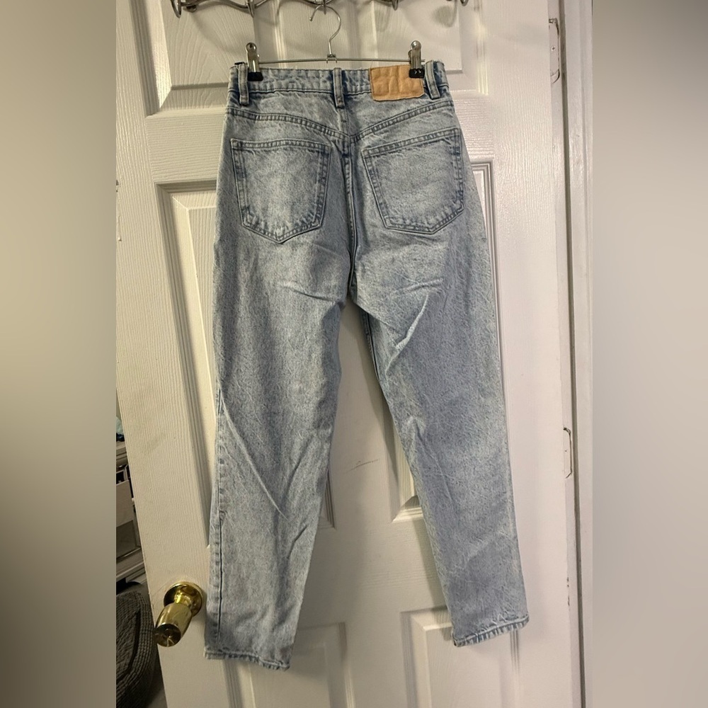 ZARA High-Waisted Mom Jeans - Light Acid Wash (Size US 2 / EU 34) - Picture 3 of 6